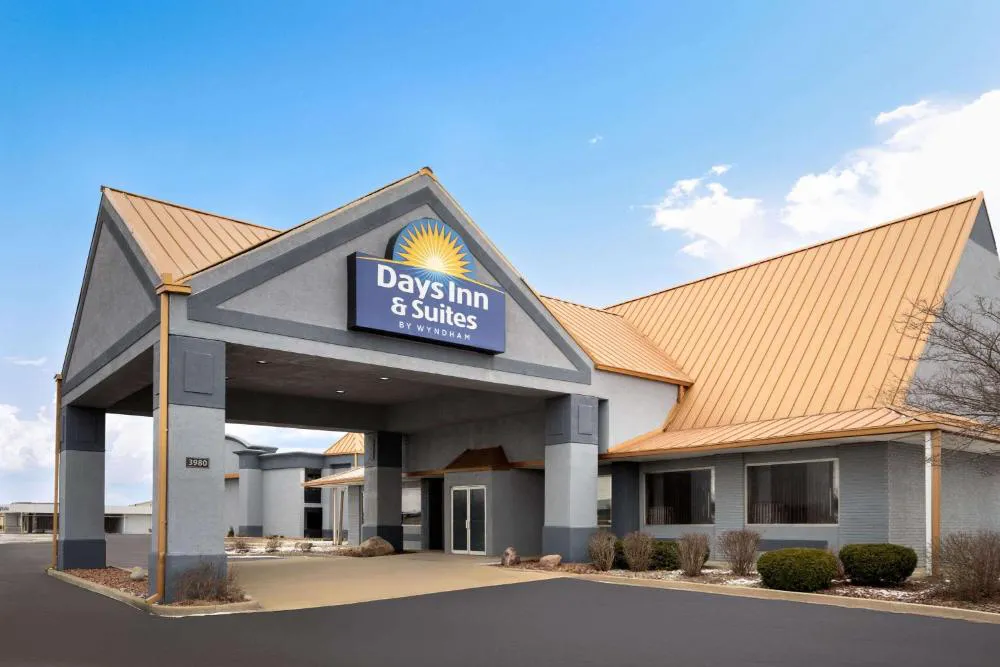 Days Inn & Suites by Wyndham Kokomo hotel hero