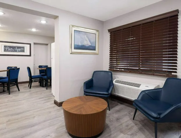 Days Inn & Suites by Wyndham Kokomo hotel detail image 3