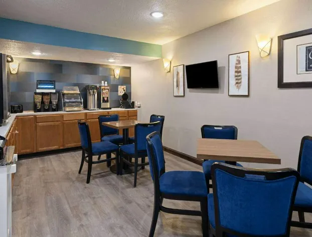 Days Inn & Suites by Wyndham Kokomo hotel detail image 3