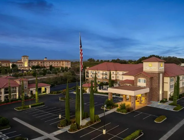 La Quinta Inn & Suites by Wyndham Paso Robles hotel detail image 3