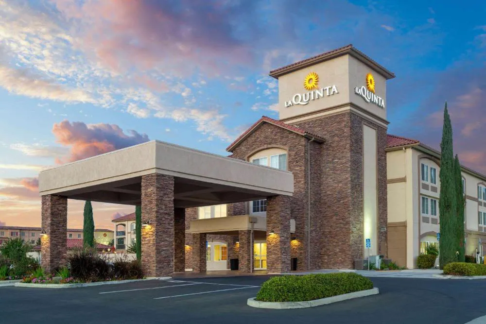 La Quinta Inn & Suites by Wyndham Paso Robles hotel hero
