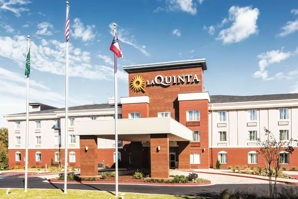 La Quinta Inn & Suites by Wyndham Milledgeville hotel hero