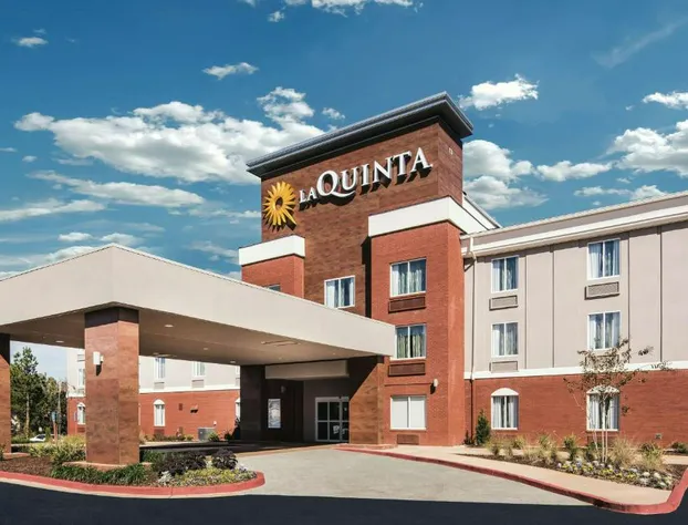 La Quinta Inn & Suites by Wyndham Milledgeville hotel detail image 1