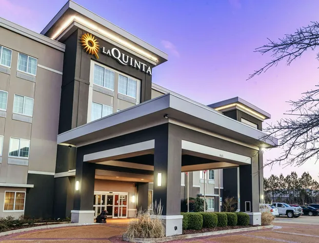 La Quinta Inn & Suites by Wyndham Starkville at MSU hotel detail image 1