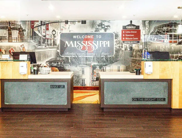 La Quinta Inn & Suites by Wyndham Starkville at MSU hotel detail image 4