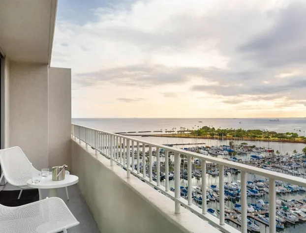 Hilton Vacation Club The Modern Honolulu hotel detail image 2