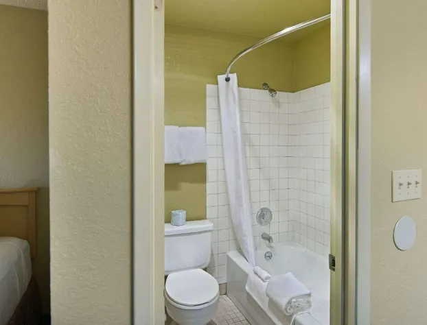 Oxnard Inn Lancaster hotel detail image 4