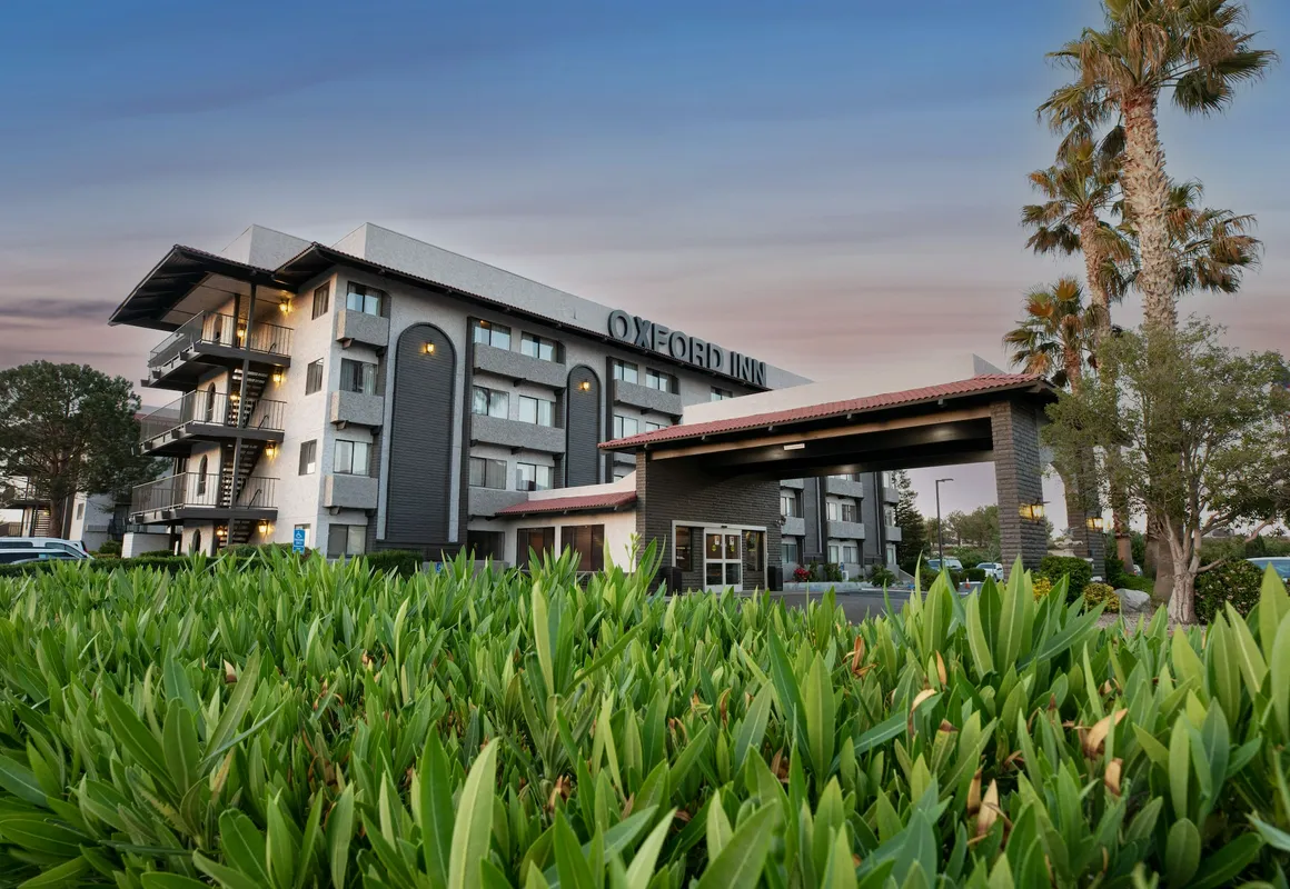 Oxnard Inn Lancaster hotel hero