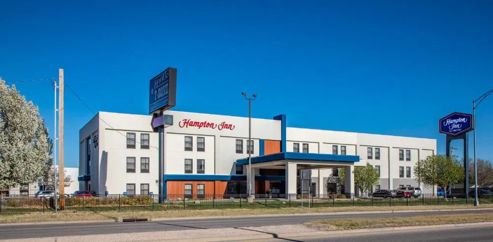 Hampton Inn Hutchinson hotel hero