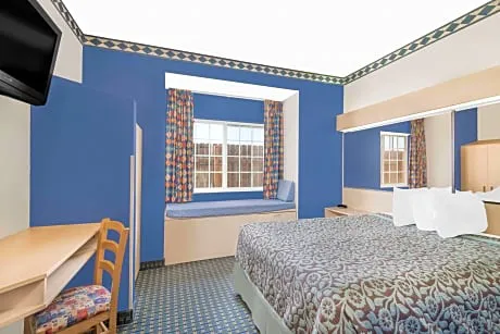 Days Inn & Suites by Wyndham Hutchinson hotel hero