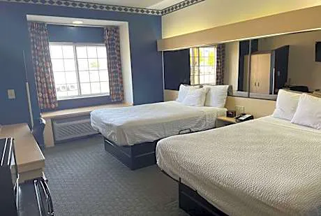 Days Inn & Suites by Wyndham Hutchinson hotel detail image 1