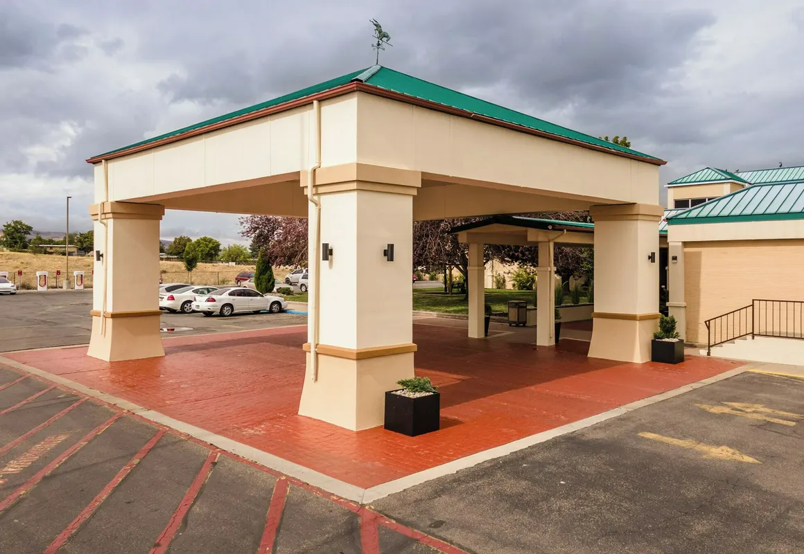 Grand Idaho Inn & Suites hotel hero