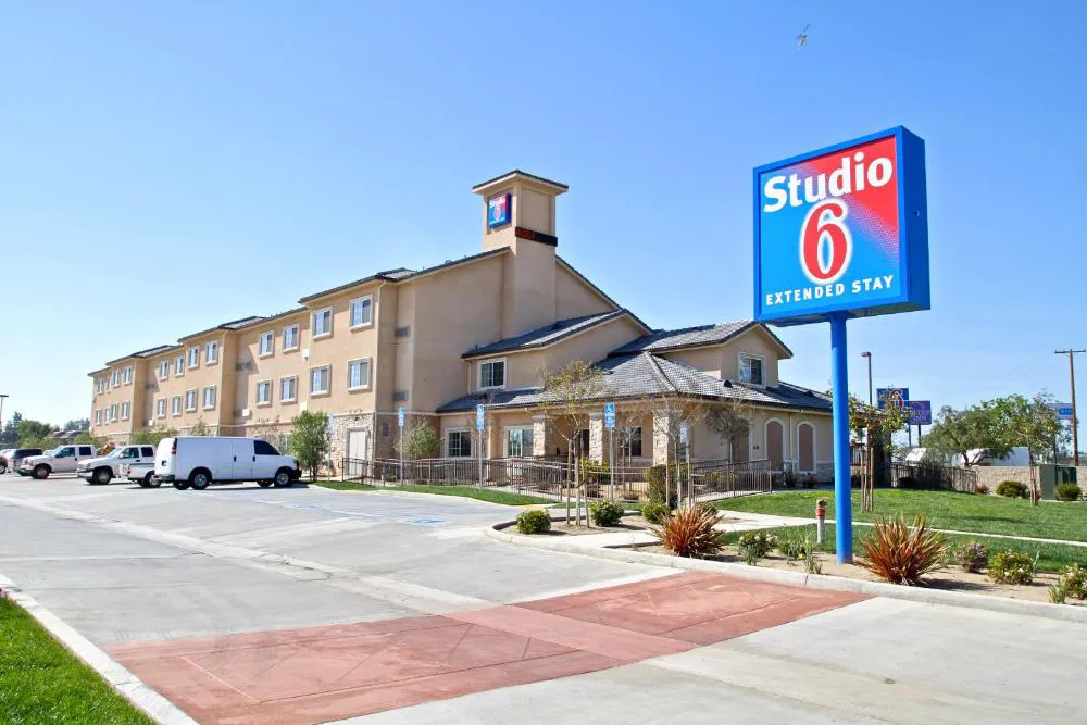 Studio 6 Bakersfield, CA hotel hero