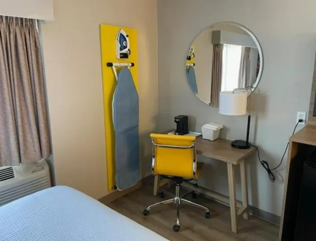 Days Inn by Wyndham Ames hotel detail image 3