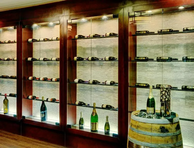 Chateau Nova Yellowhead hotel detail image 2