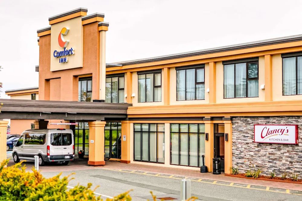 Comfort Inn Airport hotel hero