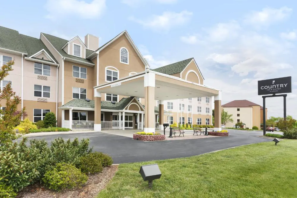 Country Inn & Suites by Radisson, Burlington (Elon), NC hotel hero