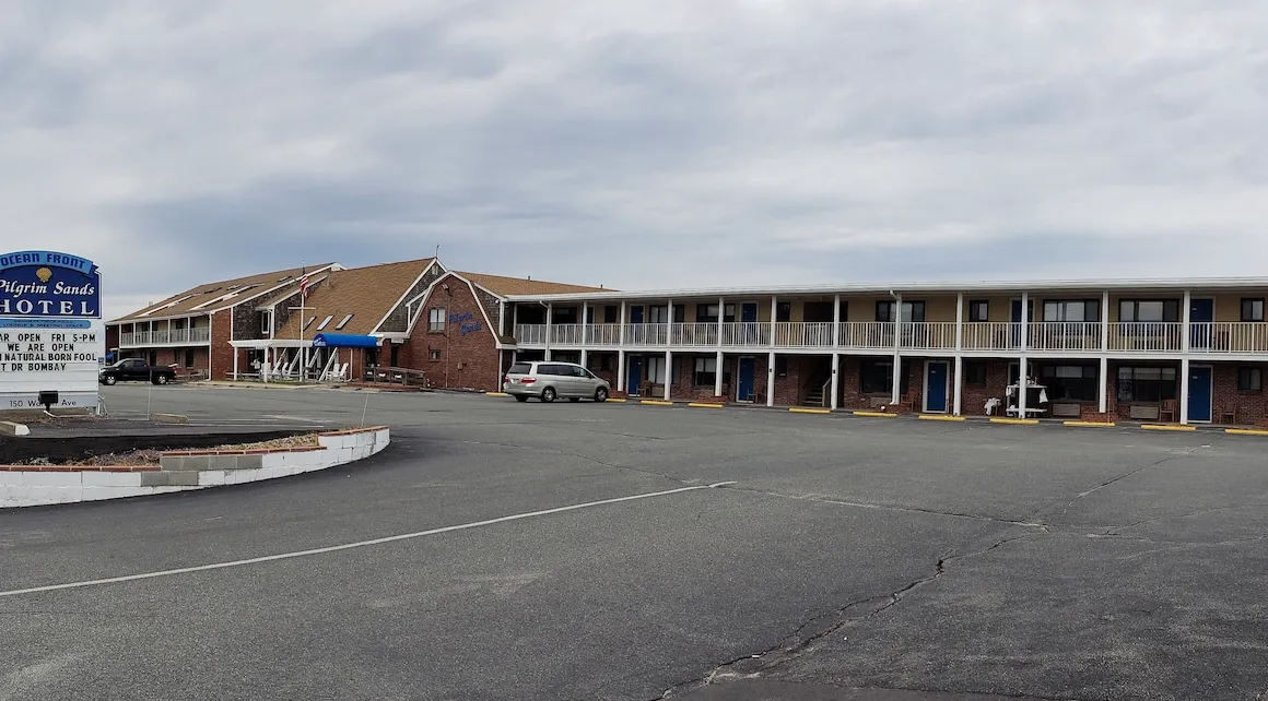 Pilgrim Sands on Long Beach hotel hero