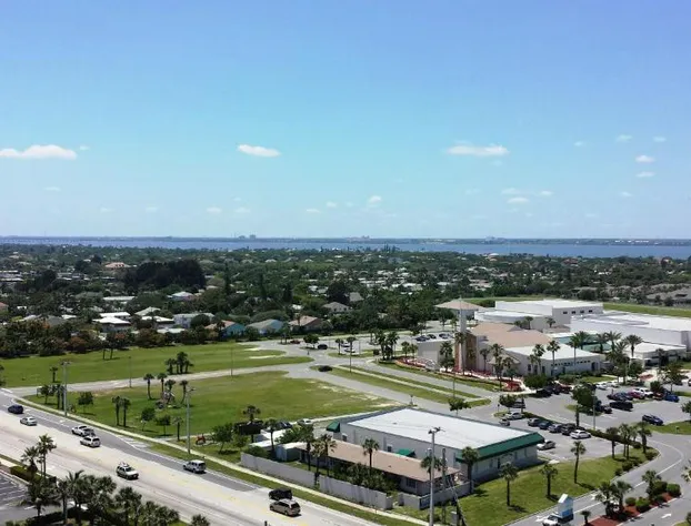 Radisson Suite Hotel Oceanfront hotel detail image 3