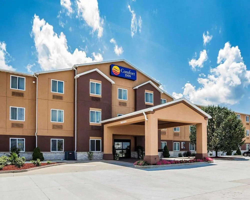 Comfort Inn & Suites Moberly hotel hero