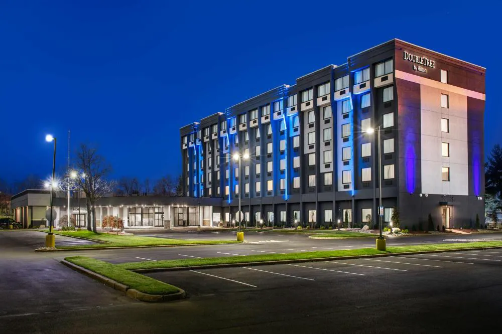 Doubletree by Hilton Monroe Township Cranbury hotel hero