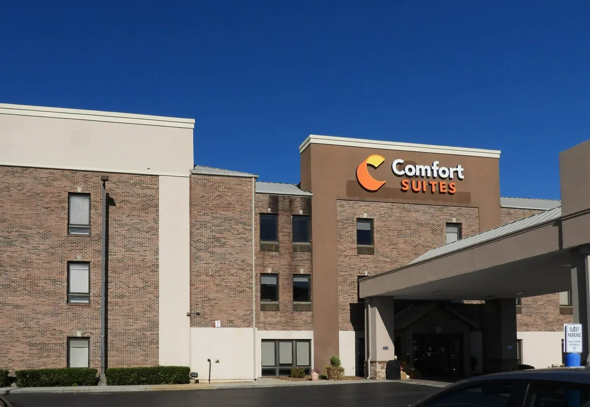 Comfort Suites hotel hero