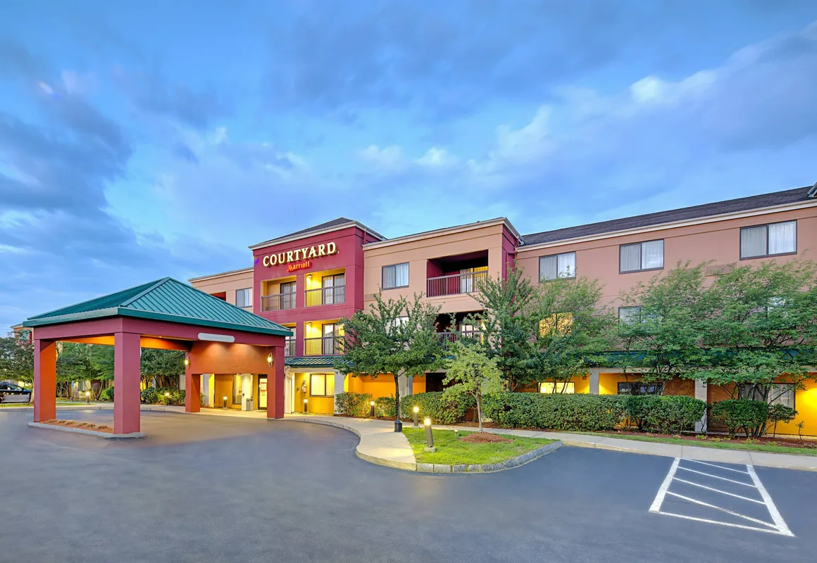 Courtyard by Marriott Manchester - Boston Regional Airport hotel hero