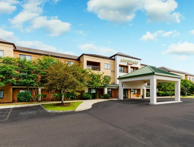 Courtyard by Marriott Manchester - Boston Regional Airport hotel detail image 1