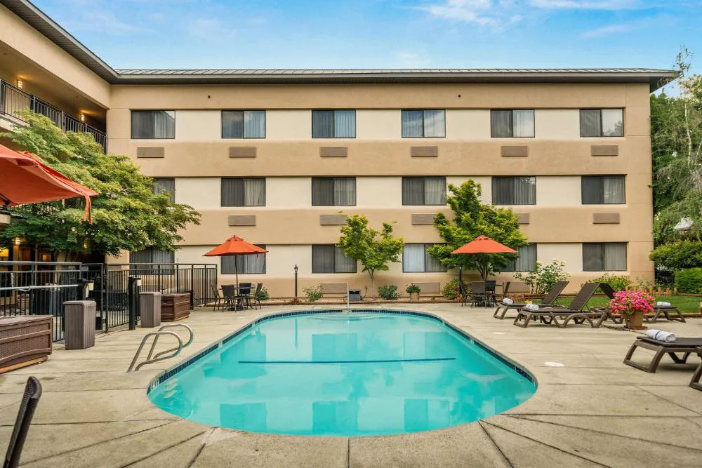 Oxford Suites Redding hotel hero