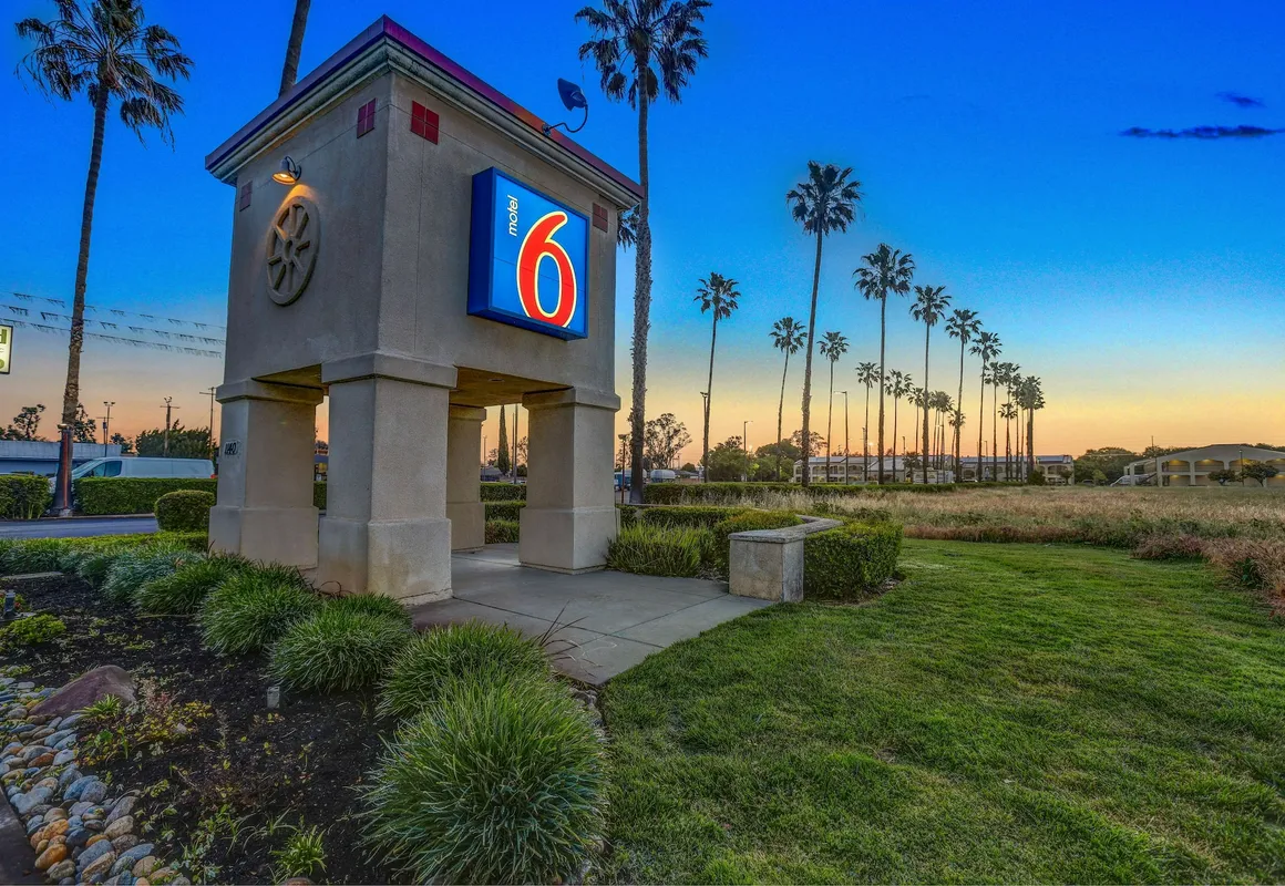 Motel 6 Lodi, CA hotel hero