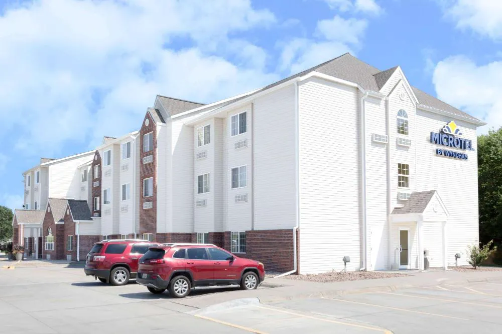 Microtel Inn & Suites by Wyndham Kearney hotel hero