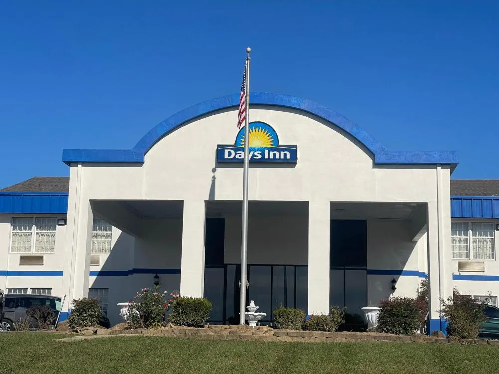 Days Inn by Wyndham Madisonville hotel hero