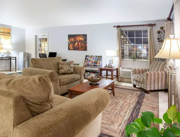 Super 8 by Wyndham Monroe West hotel detail image 3