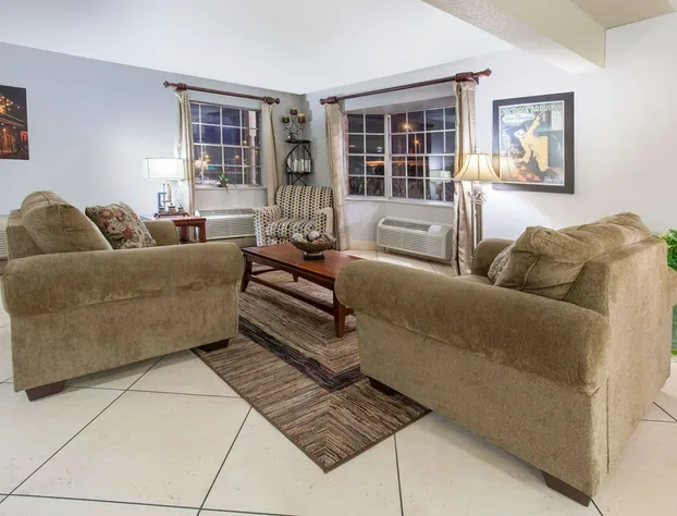 Super 8 by Wyndham Monroe West hotel detail image 4