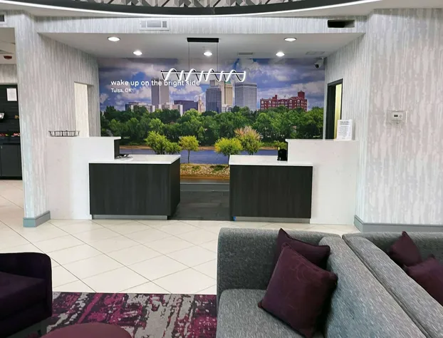 La Quinta Inn & Suites by Wyndham Tulsa Midtown hotel detail image 3