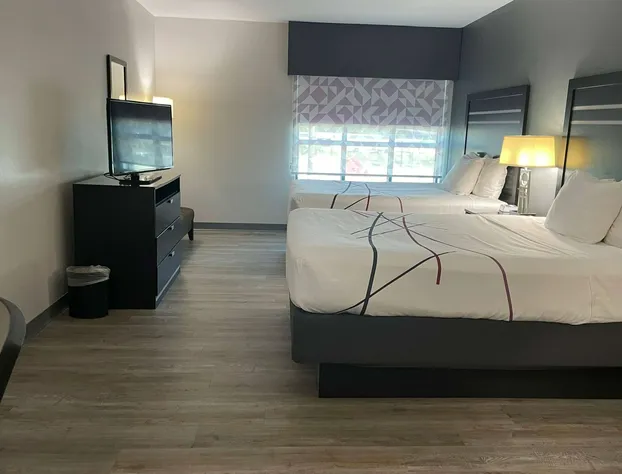 La Quinta Inn & Suites by Wyndham Tulsa Midtown hotel detail image 4