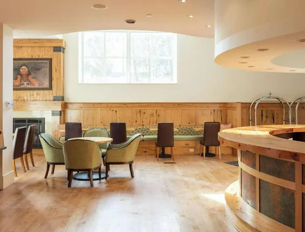 Hotel Skyler Syracuse Tapestry Collection by Hilton hotel detail image 4