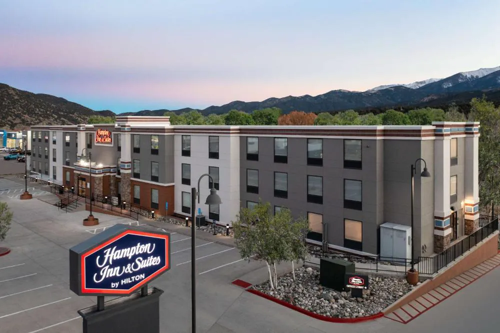 Hampton Inn & Suites Salida hotel hero