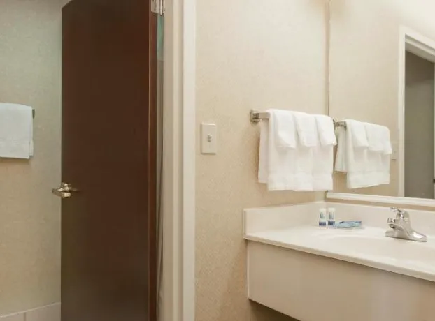 Best Western Plus Paper Valley Hotel hotel detail image 2