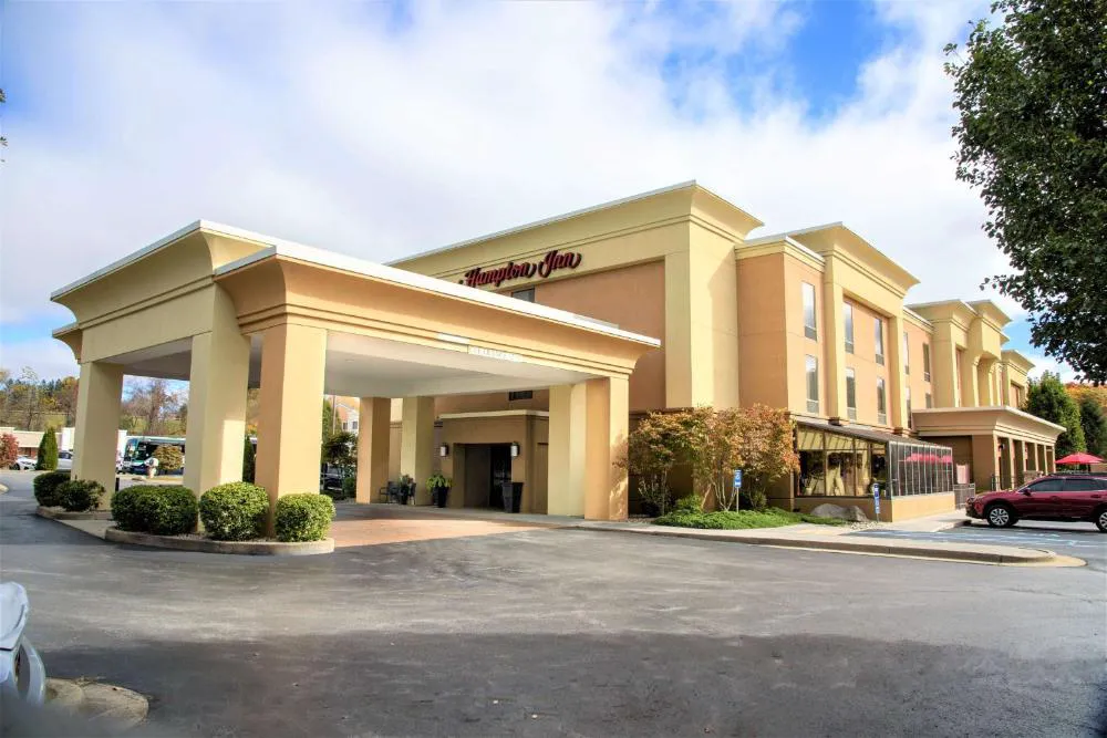 Hampton Inn Lewisburg hotel hero
