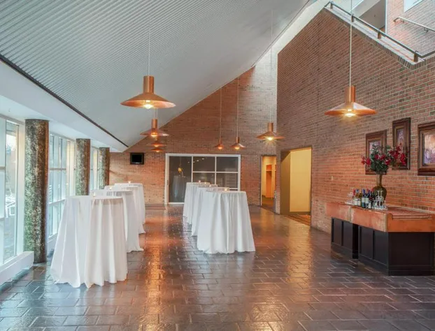 Crowne Plaza Minneapolis West by IHG hotel detail image 3