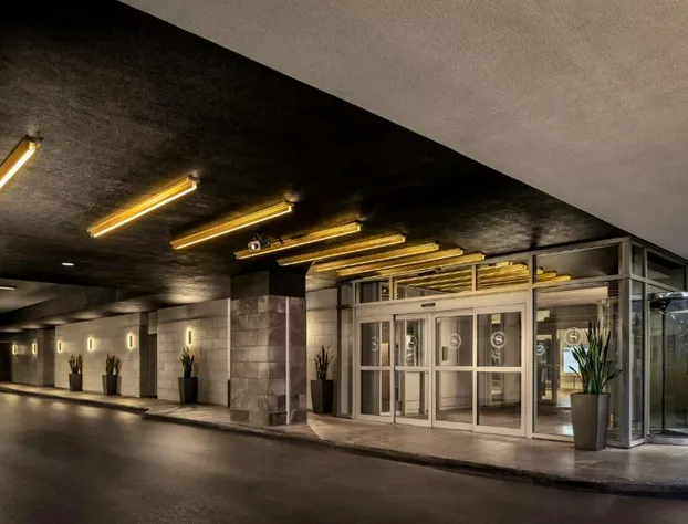 Le Centre Sheraton Montreal Hotel hotel detail image 3
