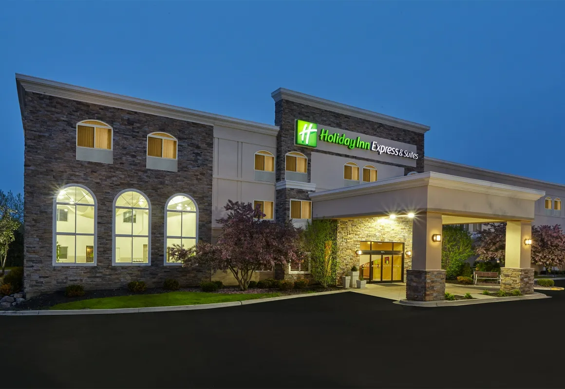 Holiday Inn Express & Suites Chicago-Libertyville by IHG hotel hero