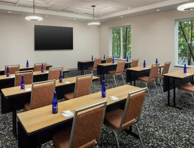 Hampton Inn Nashua hotel detail image 1