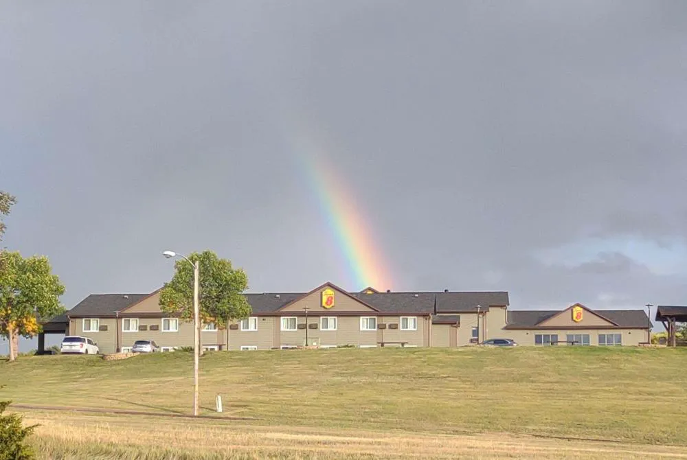 Super 8 by Wyndham Chamberlain SD hotel hero