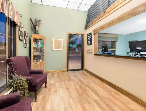 Super 8 by Wyndham Chamberlain SD hotel detail image 1