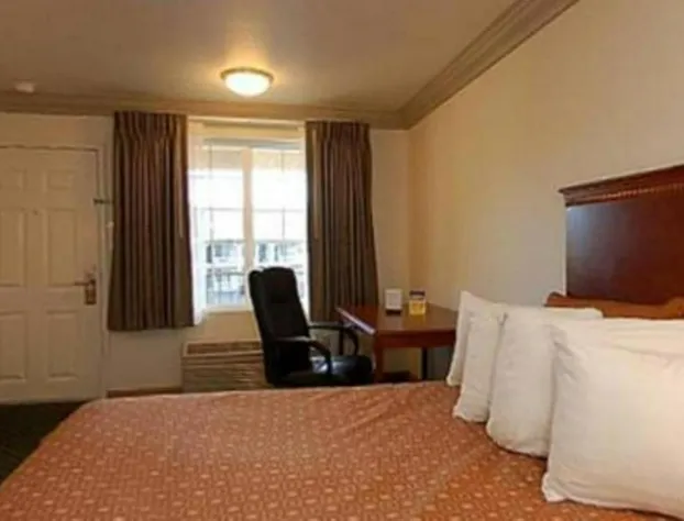 Cloverdale Wine Country Inn & Suites hotel detail image 3