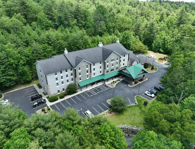 Hampton Inn & Suites Cashiers Sapphire Valley hotel detail image 3