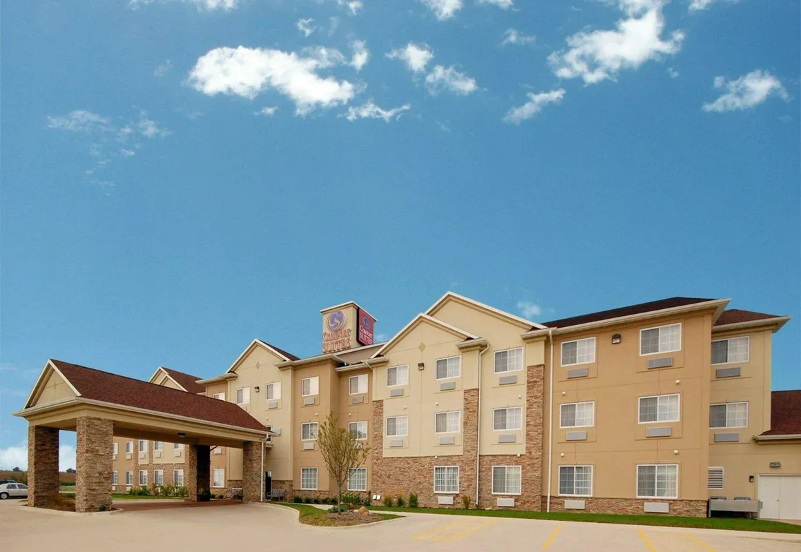 Comfort Suites Cedar Falls hotel hero