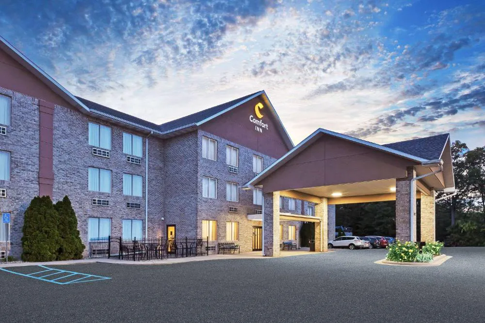 Comfort Inn Whitehall near Michigan's Adventure hotel hero